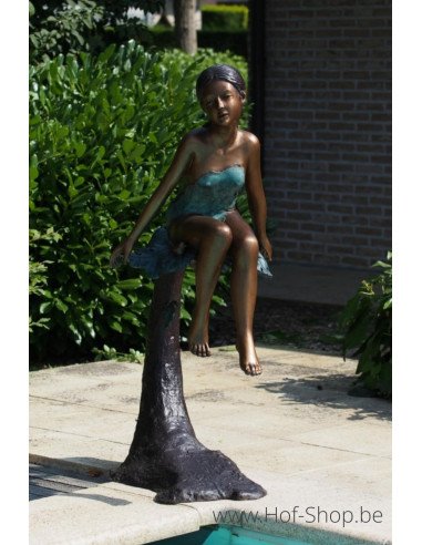 Fille Assise sur un Tronc - statue en bronze (B94666)