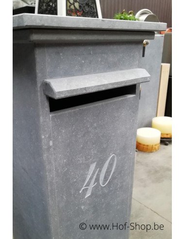 Gravure : numéro de maison sur la boîte aux lettres