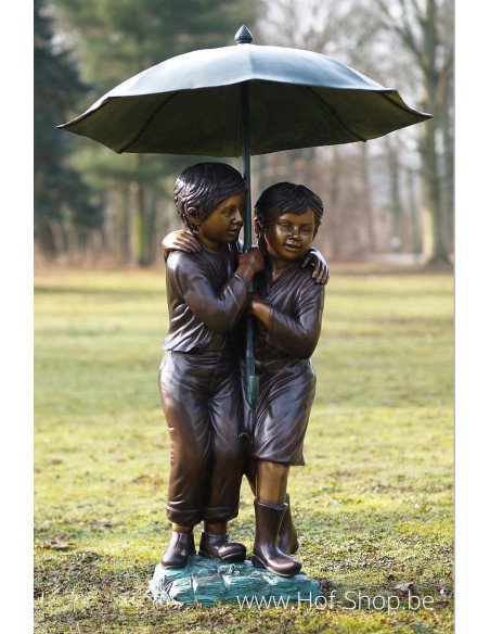 Deux enfants sous parapluie - statue en bronze (B215)