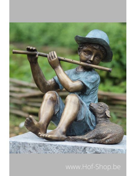 Joueur de flûte avec agneau - statue en bronze (GA0687BRW-V-F)