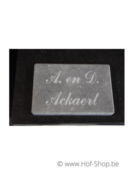 Gravure du numéro et du nom sur plaque de pierre bleue 18 x 18 cm - Plaque nominative sablée grise